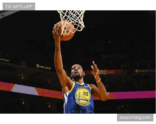 怀特通过挡拆拉开空间，提升关键时刻三分效率显著