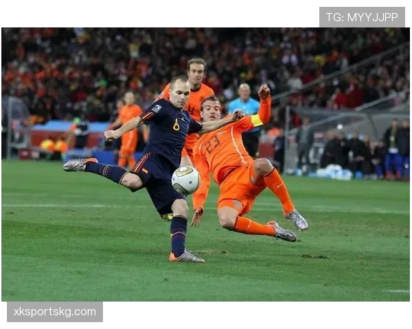 佩德里与哈维在传控体系中的中场组织效率差异解析